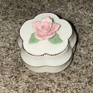 Charming Pink Rose Decorative music trinket Box